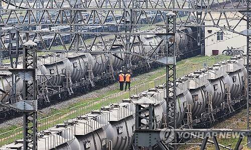 멈춰선 시멘트 운송열차 [연합뉴스 자료사진]