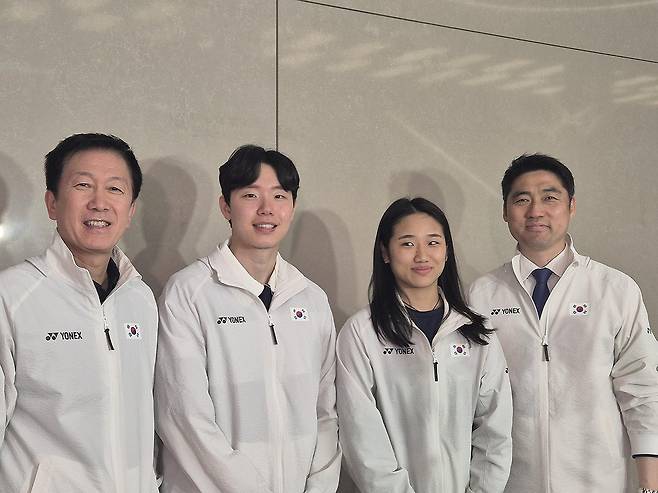 대표팀 수디르만컵 마치고 귀국 (영종도=연합뉴스) 이의진 기자 = 2025 세계혼합단체선수권대회(수디르만컵)에서 출전했던 배드민턴 대표팀이 5일 인천국제공항을 통해 귀국하고 있다. 왼쪽부터 박주봉 감독, 서승재, 안세영, 김동문 대한배드민턴협회장. 2025.5.5 photo@yna.co.kr