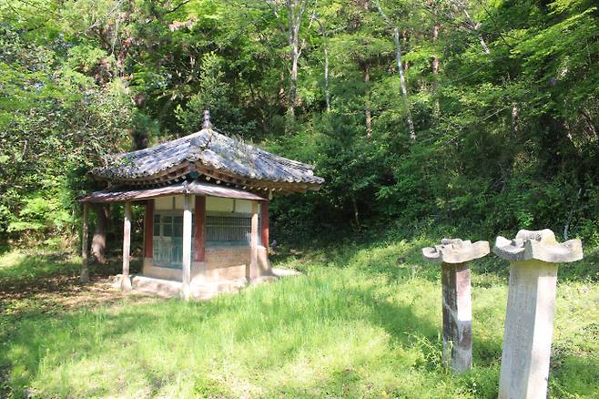 순절비, 군수와 찰방 불망비.