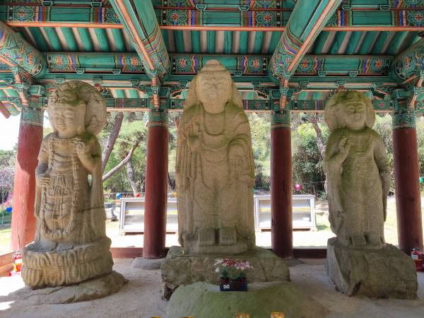 배동 석조여래삼존입상