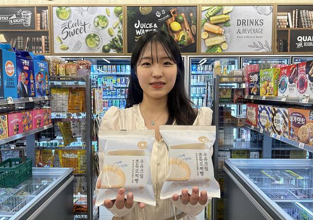 이마트24가 선보이는 새로운 식감의 ‘우유크림쫀득모찌빵’ (사진=이마트24)
