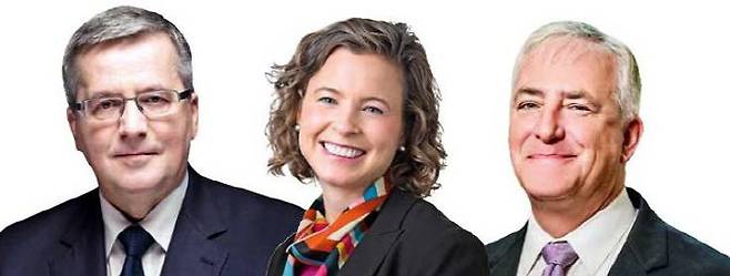 왼쪽부터 브로니스와프 코모로프스키 전 폴란드 대통령, 트레이시 고든 어반 인스티튜트 조세정책 부소장, 로버트 푸엔테 브루킹스 메트로 소장.