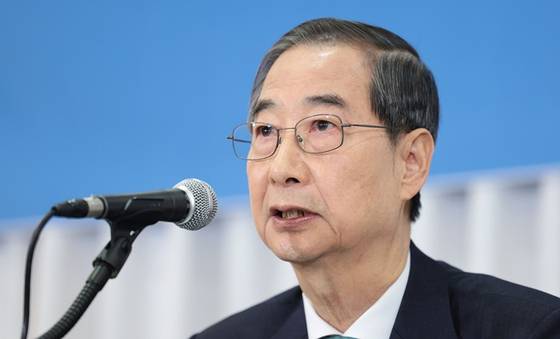 한덕수 무소속 대통령선거 예비후보가 오늘(6일) 서울 중구 코리아나호텔에서 열린 관훈토론회에서 기조연설을 하고 있다. 〈사진=연합뉴스〉