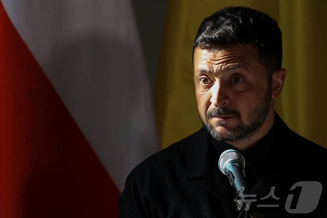 볼로디미르 젤렌스키 우크라이나 대통령이 4일(현지시간) 체코 프라하에서 페테르 파벨 체코 대통령과 기자회견을 진행하고 있다. 2025.05.04. ⓒ 로이터=뉴스1 ⓒ News1 이지예 객원기자