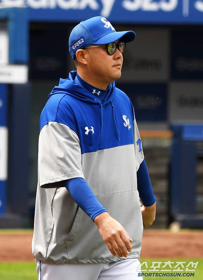 23일 대구 삼성라이온즈파크에서 열린 삼성 라이온즈와 KIA 타이거즈의 경기. 삼성 박진만 감독이 훈련을 지켜보고 있다. 대구=박재만 기자 pjm@sportschosun.com/2025.04.23/
