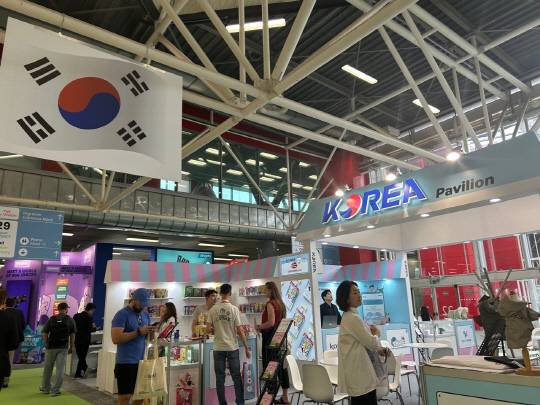 산업통상자원부와 대한무역투자진흥공사는 한국펫산업수출협회와 함께 '이탈리아 볼로냐 반려동물용품 전시회(ZOOMARK)'에서 올해 처음으로 한국관을 구성·운영한다. 전시회 개막 당일 한국관의 모습이다. [대한무역투자진흥공사]