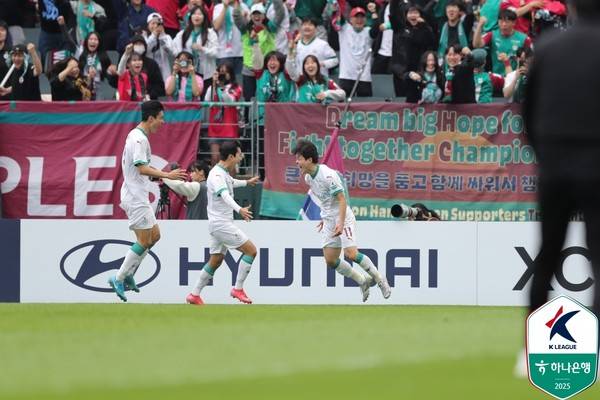 김인균(오른쪽, 대전하나시티즌). 한국프로축구연맹 제공