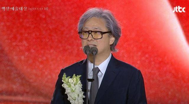 제61회 백상예술대상에서 영화 부문 각본상을 수상한 박찬욱 감독. JTBC 캡처