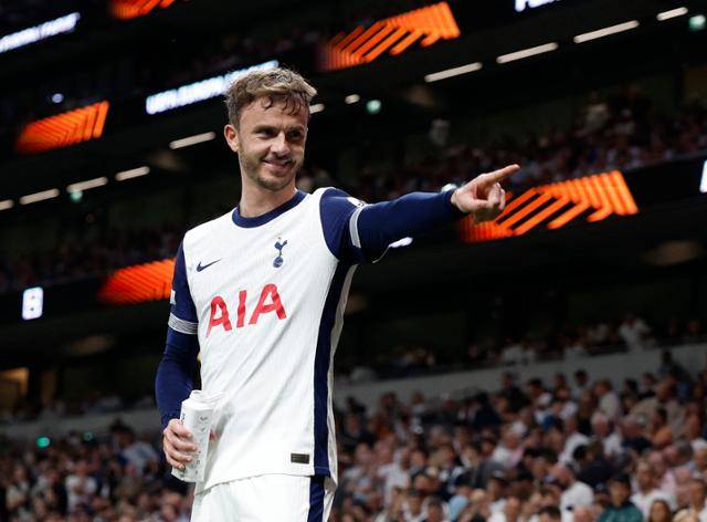 지난 2일 영국 런던의 토트넘 훗스퍼 스타디움에서 열린 토트넘과 보되/글림트 간 2024~25시즌 유럽축구연맹(UEFA) 유로파리그(UEL) 4강 1차전에서 골을 넣은 제임스 매디슨이 환하게 웃고 있다. 매디슨은 이날 경기에서 부상을 당해 시즌 아웃 됐다. 런던=로이터 연합뉴스