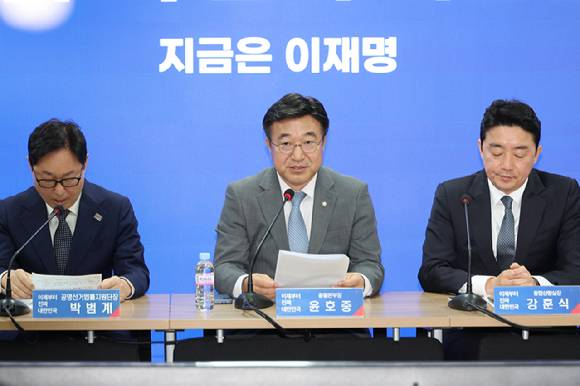 더불어민주당 윤호중 선대위 총괄본부장이 6일 서울 여의도 당사에서 열린 총괄본부장단회의에서 발언하고 있다. 2025.5.6 [사진=연합뉴스]