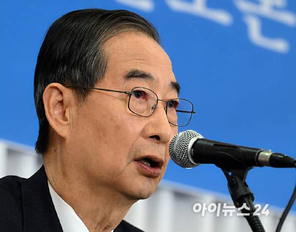 한덕수 무소속 대통령선거 예비후보가 6일 오전 서울 중구 코리아나 호텔에서 열린 관훈토론회에 참석해 기조연설을 하고 있다. [사진=정소희 기자]