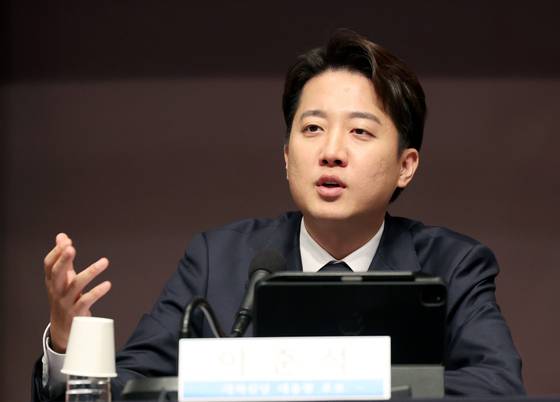 이준석 개혁신당 대통령 후보가 30일 서울 중구 프레스센터에서 열린 관훈토론회에서 발언을 하고 있다. 뉴시스