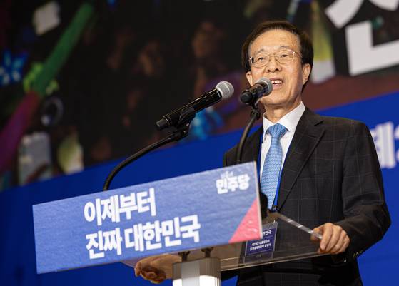 이석연 더불어민주당 공동선대위원장이 지난달 30일 오후 서울 여의도 국회의원회관에서 열린 제21대 대통령선거 중앙선거대책위원회 출범식에서 발언하고 있다. 뉴스1