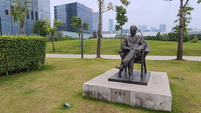 선전 난산 중국국가인재공원에 조성된 과학자 동상 / 선전=강경주 기자