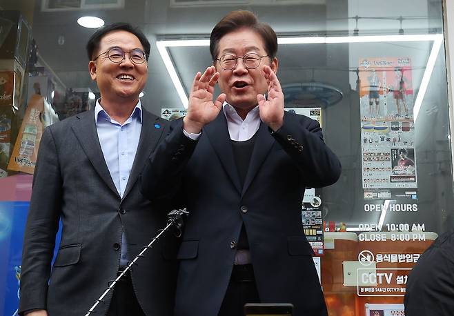 이재명 더불어민주당 대선 후보가 지난 5일 경기도 양평군 양평물맑은시장에서 열린 '골목골목 경청투어'에서 발언하고 있는 모습. 연합뉴스