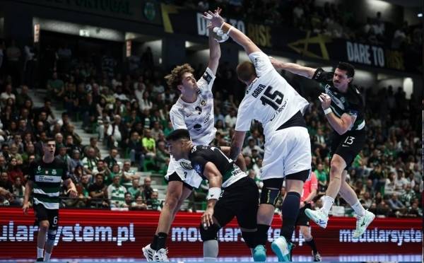 사진 2024/25 유럽핸드볼연맹(EHF) 남자 챔피언스리그 8강 낭트와 스포르팅의 경기 모습, 사진 출처=유럽핸드볼연맹