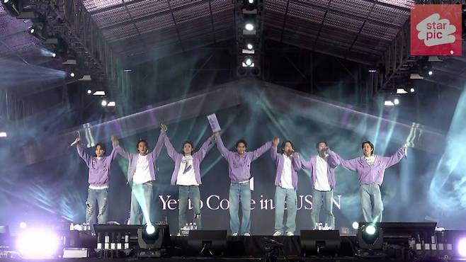 그룹 방탄소년단이 15일 오후 부산광역시 아시아드주경기장에서 '2030 부산엑스포 개최 기원 콘서트'를 진행하고 있다. 2022.10.15 <영상=빅히트 뮤직 제공>