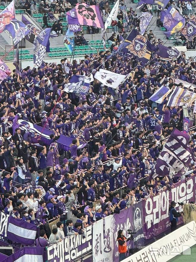 [안양=뉴시스]FC안양 서포터스. (사진=안경남 기자)
