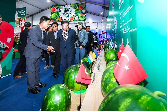 제6회 대한민국 함안수박축제 수박주제관. 함안군 제공