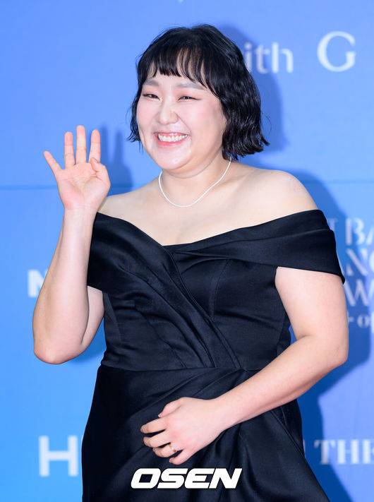 [OSEN=이대선 기자] 5일 오후 서울 강남구 코엑스 D홀에서 ‘제61회 백상예술대상 with 구찌’ 레드카펫 행사가 열렸다.방송·영화·연극을 아우르는 국내 유일무이 종합 예술 시상식 ‘제61회 백상예술대상 with 구찌’는 JTBC·JTBC2·JTBC4에서 동시 생중계, 프리즘·네이버TV·치지직에서 디지털 생중계된다.개그우먼 이수지가 레드카펫을 밟고 있다. 2025.05.05 /sunday@osen.co.kr