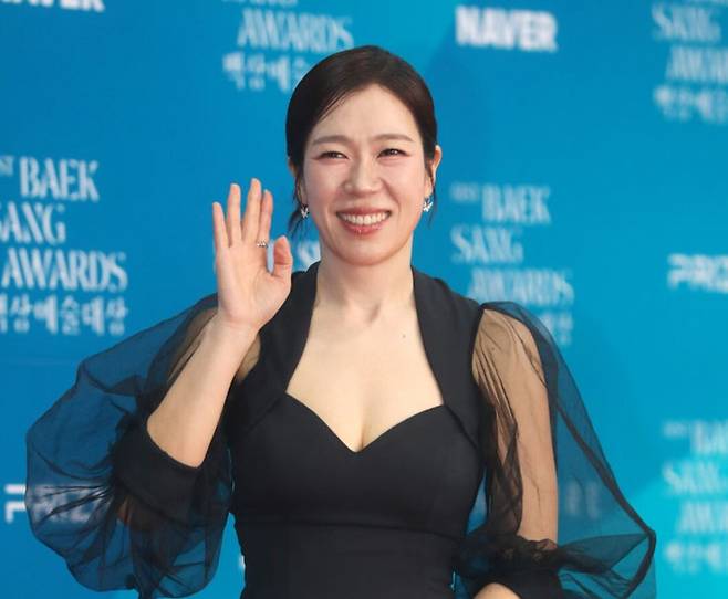 염혜란이 '제61회 백상예술대상' 방송부문 여우 조연상을 수상했다. 뉴시스