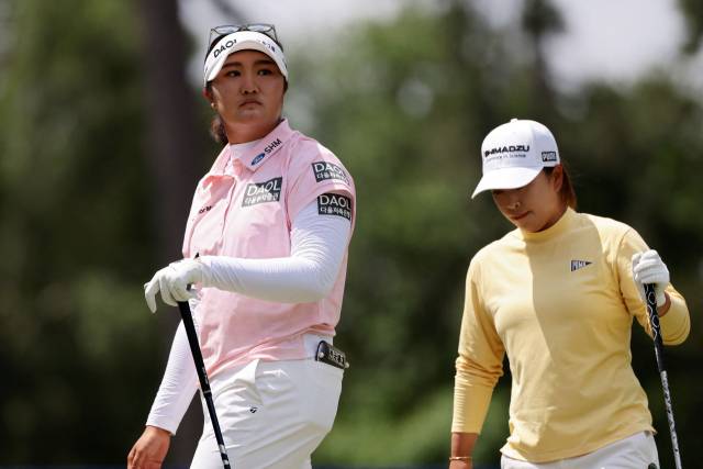 세계랭킹 5위로 오른 유해란(왼쪽). 사진 제공=AFP연합뉴스