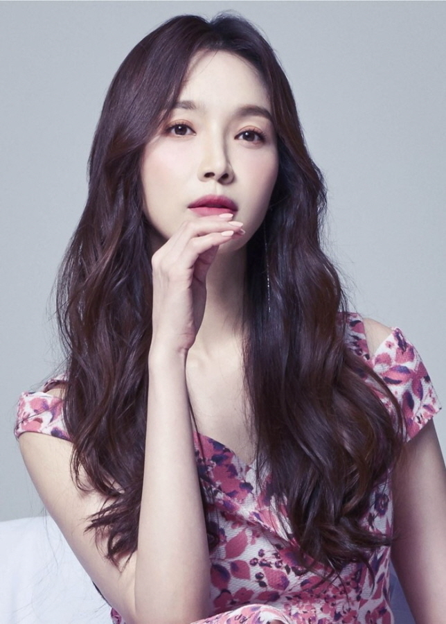 이민영. 지담미디어