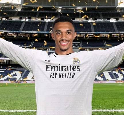 글로벌 매체 '스포츠 바이블'은 5일 '트렌트 알렉산더-아놀드는 리버풀을 떠난다고 발표한 후 레알 마드리드에서 '미친 연봉'을 받을 것으로 보인다'라고 보도했다. 리버풀은 5일 구단 공식 홈페이지를 통해 잉글랜드 풀백 아놀드가 6살 때부터 함께한 클럽을 떠날 예정이라고 발표했다. 이와 동시에 이적시장 전문가 파브리치오 로마노는 그가 레알 마드리드에서 한화로 약 234억원의 연봉을 챙긴다고 알렸다. 이는 세금과 계약 보너스, 옵션을 뺀 금액이다. 리버풀에서 연봉 172억원을 받았던 아놀드 입장에선 금전적으로도 엄청난 이익을 챙기게 됐다. 반면 그를 유스 시절부터 20년 가까이 키운 리버풀은 이적료를 한 푼도 받지 못하고 라이벌 구단에 그를 넘겨준다.