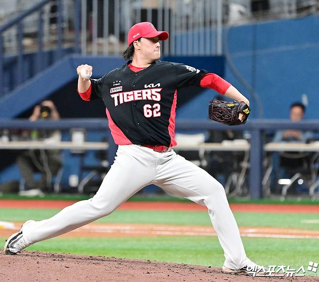 6일 오후 서울 구로구 고척스카이돔에서 열린 '2025 신한 SOL Bank KBO리그' KIA 타이거즈와 키움 히어로즈의 경기, 9회말 KIA 정해영이 공을 힘차게 던지고 있다. 고척, 김한준 기자