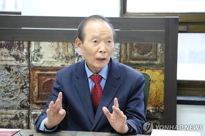 2024년 1월 서울 여의도 신문명정책연구원에서 연합뉴스와 인터뷰 중인 당시 장기표 원장 [촬영 이다빈]