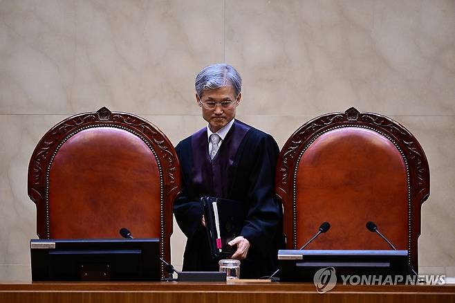 대법원, 민주당 이재명 후보 선거법 상고심 선고 (서울=연합뉴스) 조희대 대법원장이 1일 서울 서초구 대법원에서 열린 더불어민주당 이재명 대선 후보의 공직선거법 위반 사건 상고심 선고 재판에 참석하고 있다. 2025.5.1 [사진공동취재단] photo@yna.co.kr