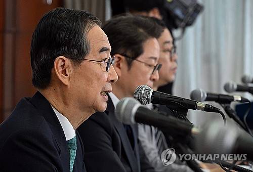 발언하는 한덕수 후보     (서울=연합뉴스) 무소속 한덕수 대통령선거 예비후보가 6일 서울 중구 코리아나호텔에서 열린 관훈토론회에서 기조연설을 하고 있다. 2025.5.6 [국회사진기자단]
    utzza@yna.co.kr
(끝)