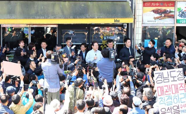 이재명 제21대 대통령선거 민주당 예비후보가 7일 진안터미널 앞에서 연설하고 있다. / 사진=국승호 기자