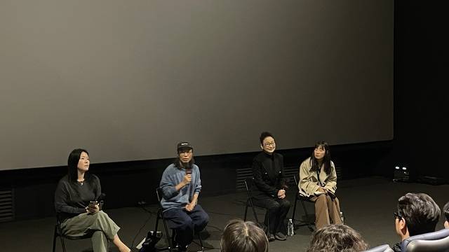 지난 3일 진행된 관객과의 대화(GV)에서 이일하 감독과 신숙옥 사회운동가가 관객과 소통하고 있다. 전현아 기자.