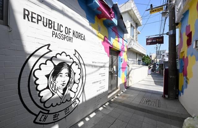 창원시 마산합포구 창동에 위치한 여성 독립운동가 김명시 장군 학교길./성승건 기자/