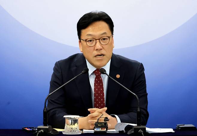 김병환 금융위원회 위원장이 7일 서울 종로구 정부서울청사에서 열린 금융위원회 정례 기자간담회에서 발언하고 있다.(사진=연합뉴스)