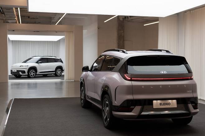 지난달 22일 중국 상하이 스튜디오 88 스페이스에 북경현대의 일렉시오가 전시돼있다. (사진=북경현대)