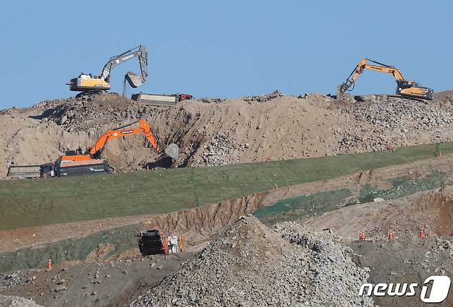 용인시 원삼면 용인 반도체클러스터 일반산업단지 공사 현장 모습. 2024.1.15/뉴스1 ⓒ News1 김영운 기자