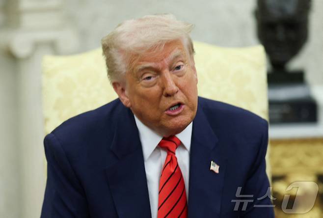 도널드 트럼프 미국 대통령이 6일(현지시간) 워싱턴DC 백악관 집무실에서 열린 마크 카니 캐나다 총리와의 정상회담에서 발언하고 있다. ⓒ 로이터=뉴스1 ⓒ News1 류정민 특파원