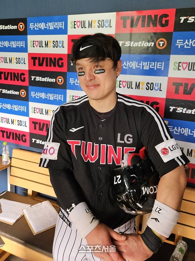 LG 박동원이 6일 서울 잠실구장에서 열린 2025 KBO리그 정규시즌 두산전 승리 후 취재진 인터뷰에 응하고 있다. 잠실 | 강윤식 기자 skywalker@sportsseoul.com