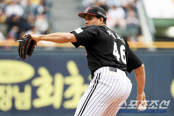 6일 잠실구장에서 열린 두산 베어스와 LG 트윈스의 경기. LG 치리노스가 역투하고 있다. 잠실=박재만 기자 pjm@sportschosun.com/2025.05.06/