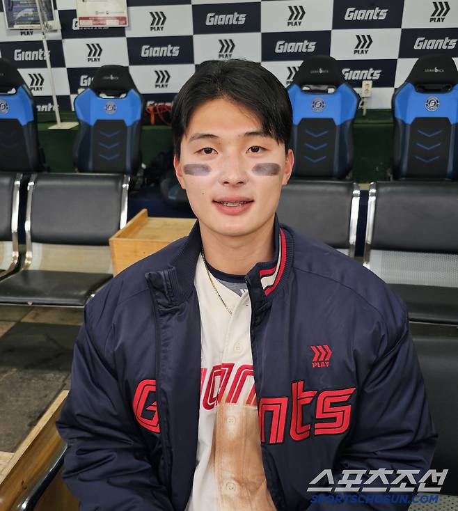 인터뷰에 임한 윤동희. 김영록 기자