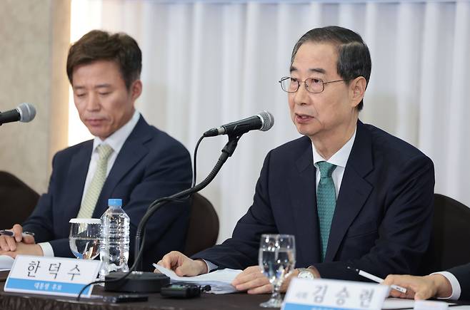 한덕수 무소속 대선 예비후보가 지난 6일 서울 중구 코리아나호텔에서 열린 관훈클럽 토론회에 참석해 발언하고 있다. /뉴시스