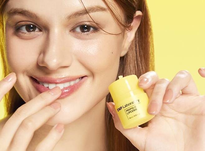 LG생활건강의 더마 코스메틱 브랜드 CNP에서 출시한 립밤 제품 ‘립세린'. /LG생활건강 제공