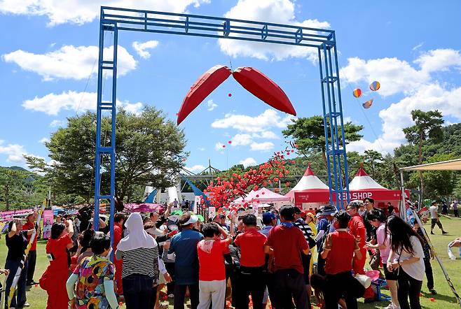 작년 8월 괴산 유기농엑스포광장 일원에서 열린 고추축제 모습 사진=괴산군 제공