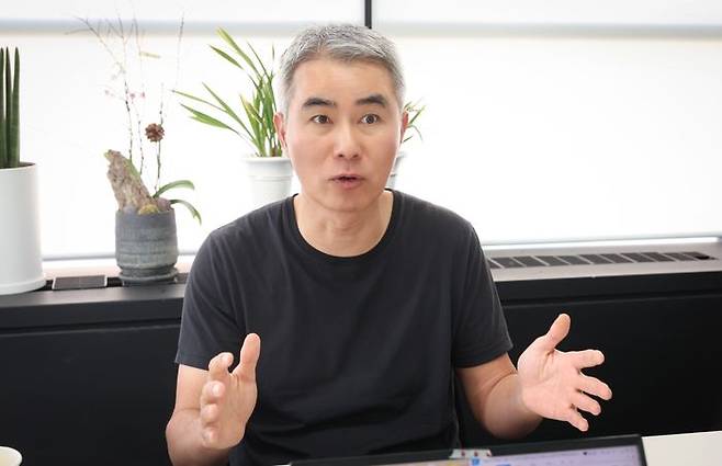 장현국 넥써쓰 대표가 4월 28일 강남 선릉 넥써쓰 사무실에서 데일리안과 만나 인터뷰하고 있다.ⓒ데일리안 방규현 기자