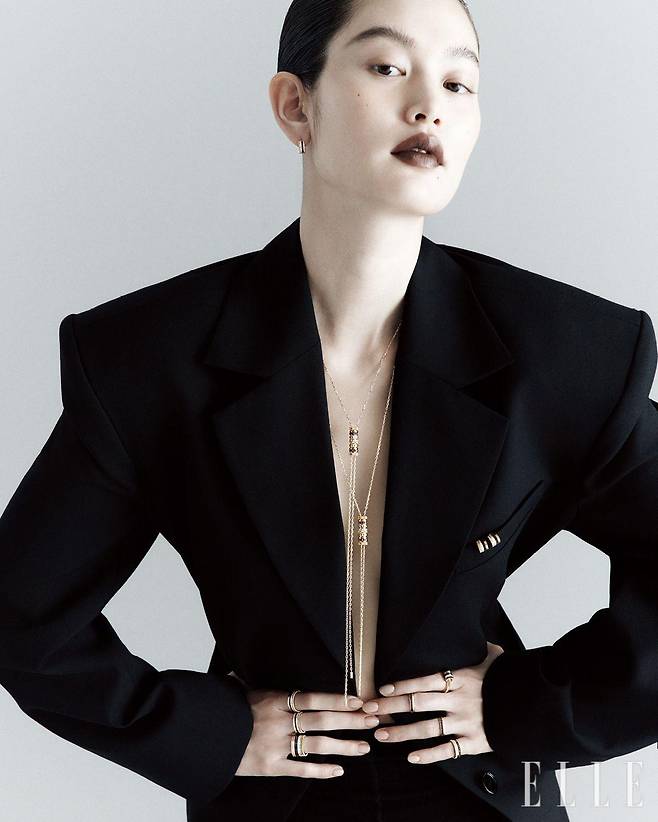 테일러드 재킷은 Magda Butrym H&M.