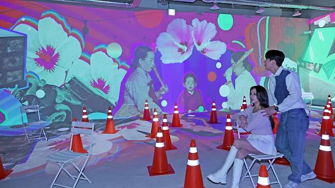 미디어아트 전시회 ‘2025 딜라이트 서울’이 8일부터 11월 15일까지 서울 종로구 도화서길 디원에서 열린다. 미디어아트 ‘딜라이트’는 2021년 서울을 시작으로 뉴욕, 워싱턴, 파리, 두바이, 멕시코시티, 도쿄, 런던 등 전 세계 주요 도시에서 선보여 호평받았다. 사진=서동일 기자