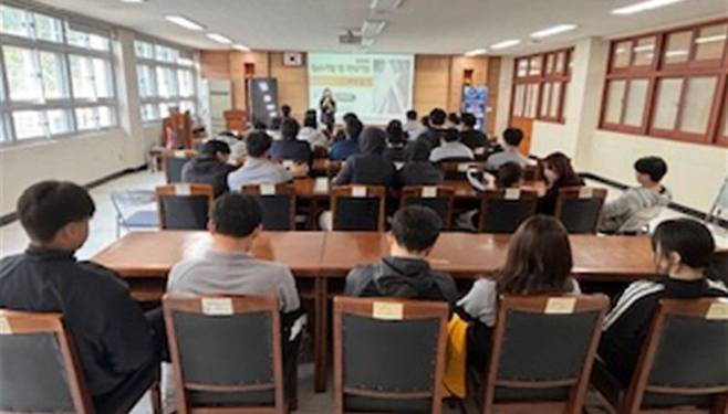 지난해 부산지방고용노동청이 진행한 ‘2024 찾아가는 특성화고 취업지원 프로그램’ 현장. 부산지방고용노동청 제공