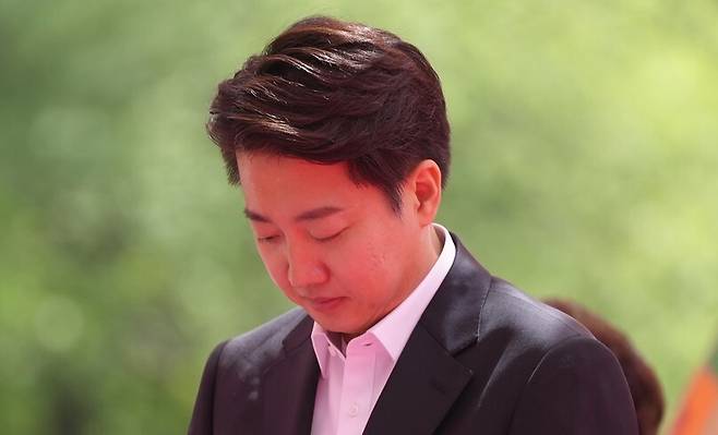 이준석 개혁신당 대통령 후보가 5일 부처님오신날 봉축대법회 참석 등을 위해 대구 동화사를 방문하고 있다. 이 후보 쪽 제공